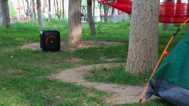 JBL PARTYBOX户外便携音箱：传奇音效，音乐战将，气氛担当