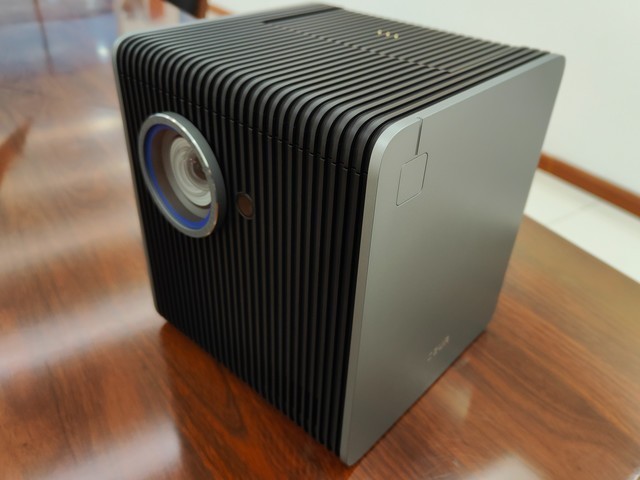 新品办公投影更智能 解决传统会议投影仪痛点