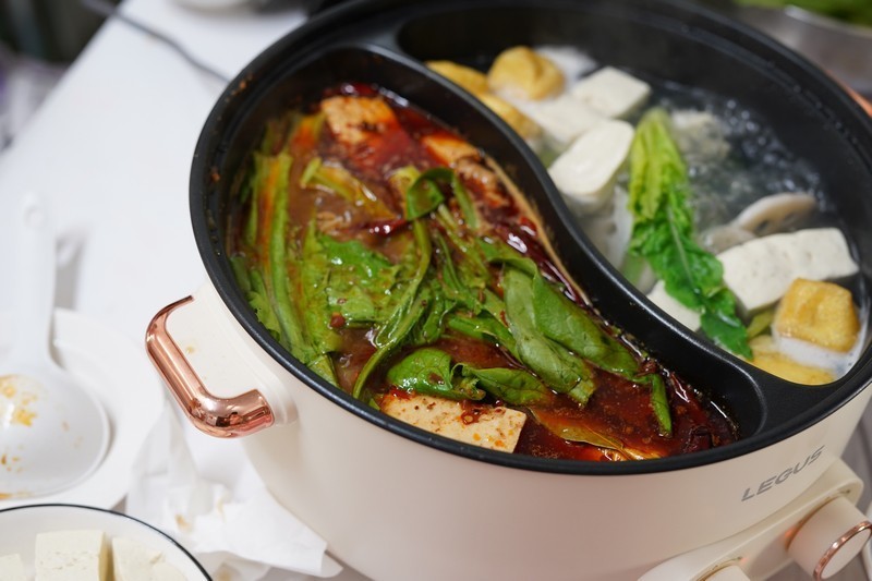 一锅两味，尽享美味 LEGUS雷格斯分区独立控温鸳鸯电火锅