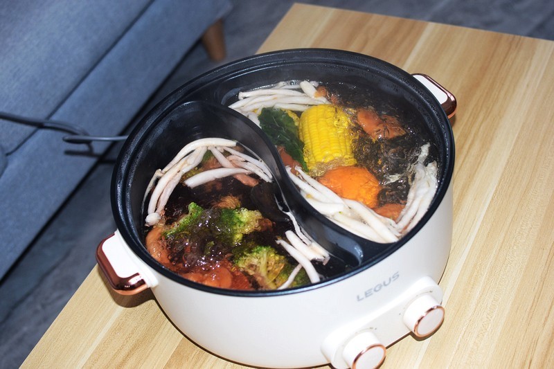 一锅两味，尽享美味 LEGUS雷格斯分区独立控温鸳鸯电火锅