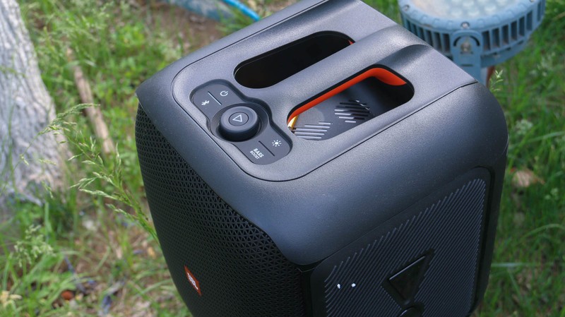 JBL PARTYBOX户外便携音箱：传奇音效，音乐战将，气氛担当