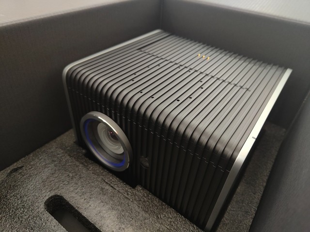 新品办公投影更智能 解决传统会议投影仪痛点