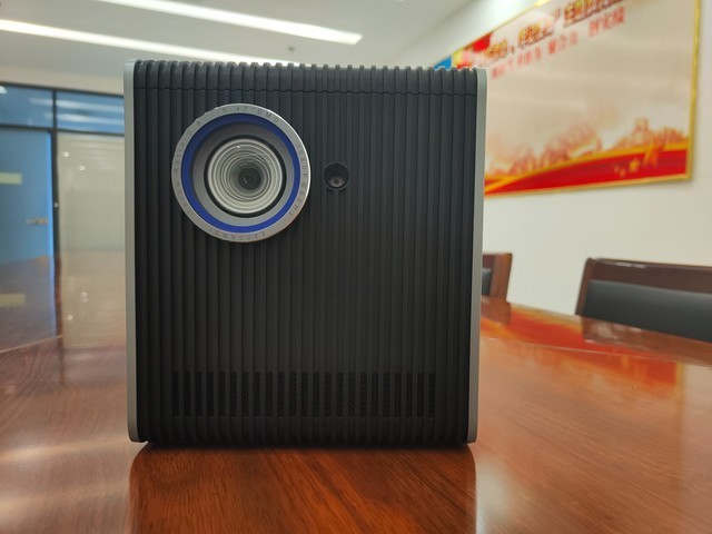 新品办公投影更智能 解决传统会议投影仪痛点