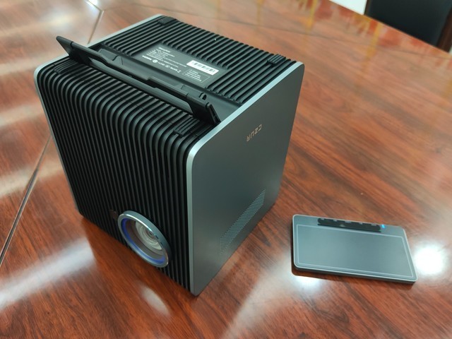 新品办公投影更智能 解决传统会议投影仪痛点