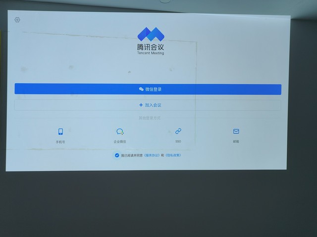 新品办公投影更智能 解决传统会议投影仪痛点