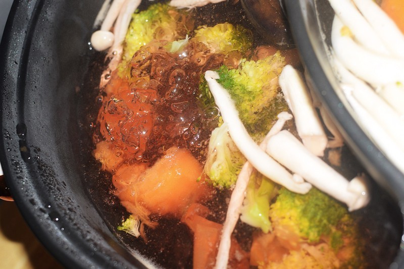 一锅两味，尽享美味 LEGUS雷格斯分区独立控温鸳鸯电火锅