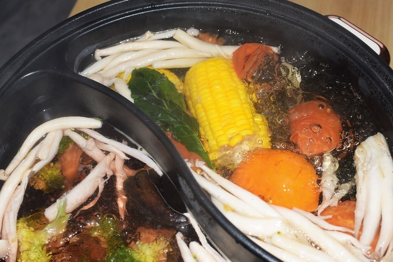 一锅两味，尽享美味 LEGUS雷格斯分区独立控温鸳鸯电火锅