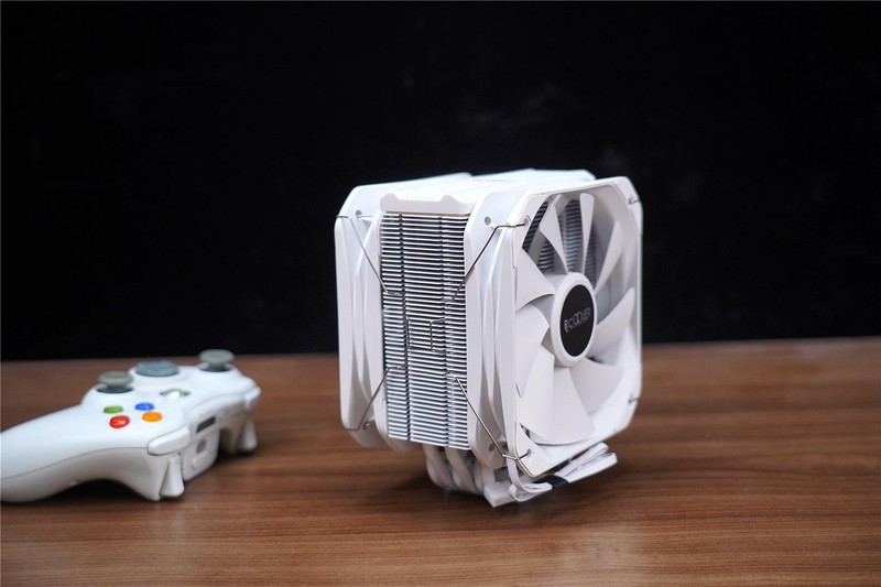 新机分享，能玩游戏能办公，七彩虹CVN Z690M主板这个“地基”不错