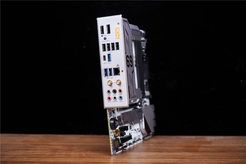 新机分享，能玩游戏能办公，七彩虹CVN Z690M主板这个“地基”不错