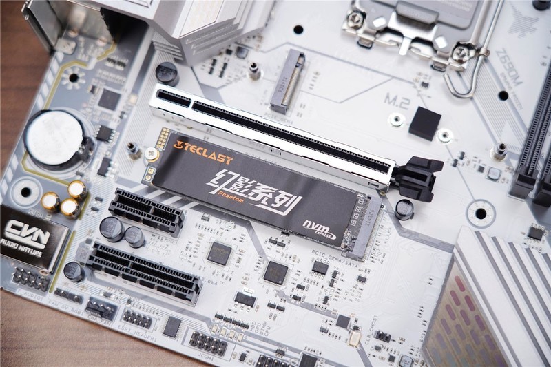 新机分享，能玩游戏能办公，七彩虹CVN Z690M主板这个“地基”不错