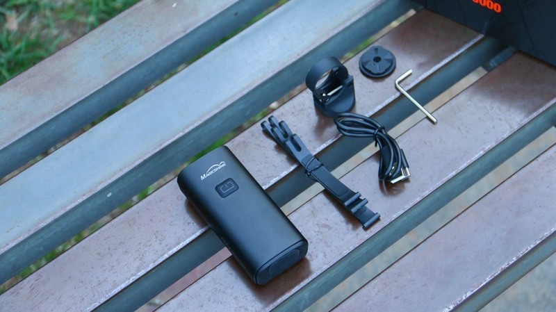 迈极炫RN3000自行车灯：3000流明、62小时续航，还能当充电宝