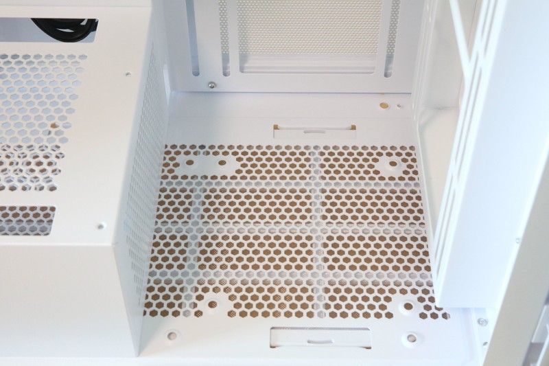 夏日将至宜清凉，Tt钢影·透E-ATX海景房纯白机箱装机体验来了