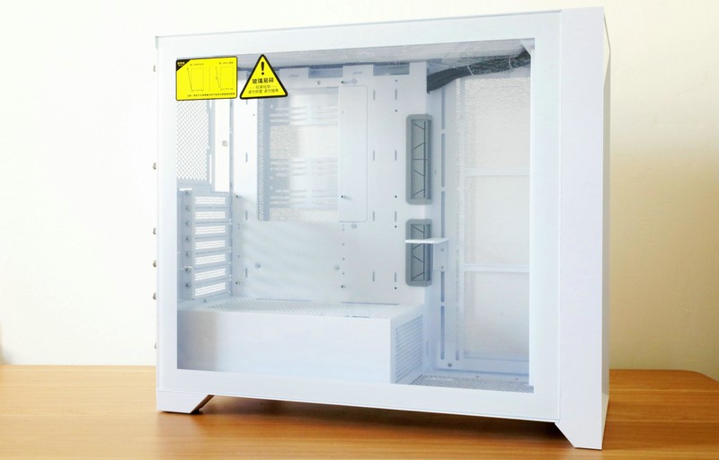 夏日将至宜清凉，Tt钢影·透E-ATX海景房纯白机箱装机体验来了