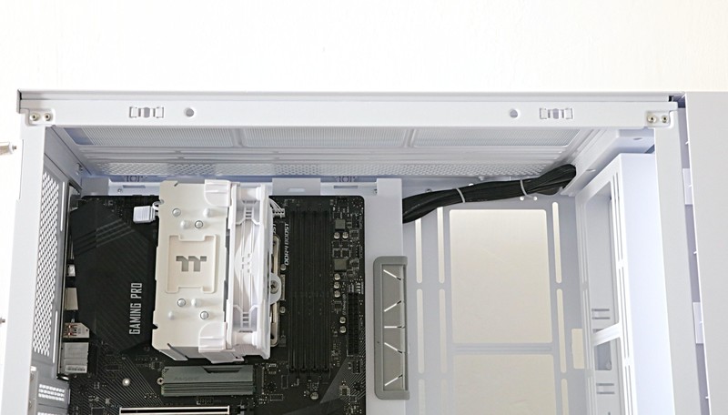 夏日将至宜清凉，Tt钢影·透E-ATX海景房纯白机箱装机体验来了