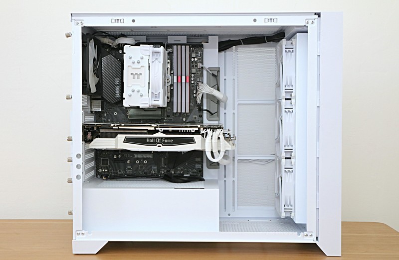 夏日将至宜清凉，Tt钢影·透E-ATX海景房纯白机箱装机体验来了
