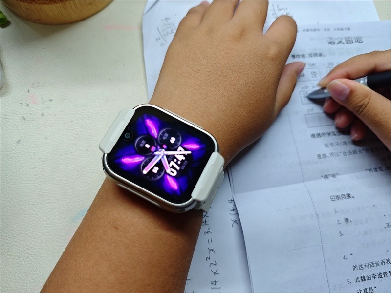 米兔儿童手表S1：智能成长伙伴，守护未来的探索者