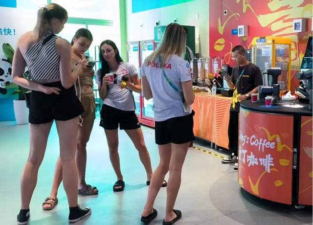 瑞幸咖啡 VS xbot咖啡机器人：谁是咖啡产业的终局