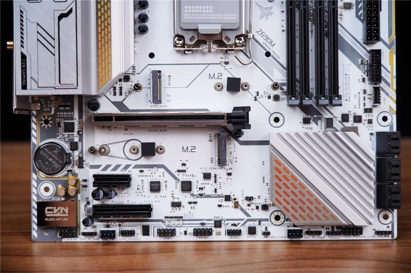 新机分享，能玩游戏能办公，七彩虹CVN Z690M主板这个“地基”不错