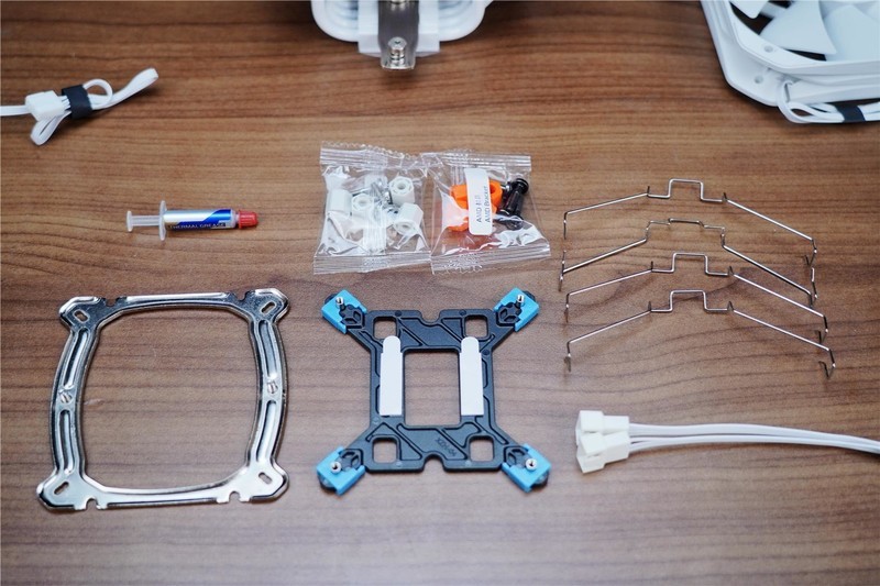 新机分享，能玩游戏能办公，七彩虹CVN Z690M主板这个“地基”不错