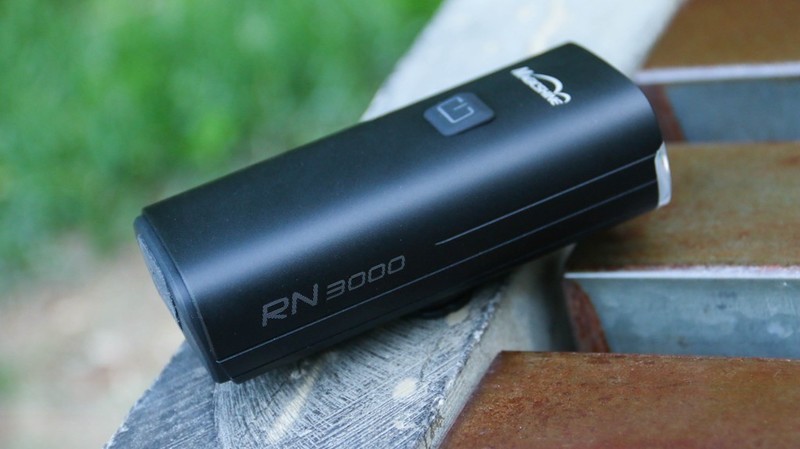 迈极炫RN3000自行车灯：3000流明、62小时续航，还能当充电宝