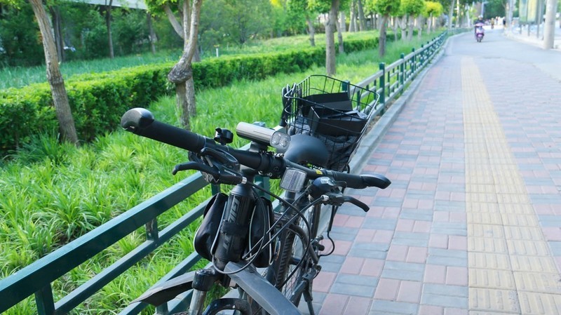 迈极炫RN3000自行车灯：3000流明、62小时续航，还能当充电宝