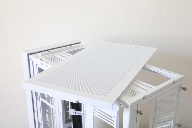 夏日将至宜清凉，Tt钢影·透E-ATX海景房纯白机箱装机体验来了