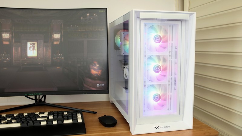 夏日将至宜清凉，Tt钢影·透E-ATX海景房纯白机箱装机体验来了