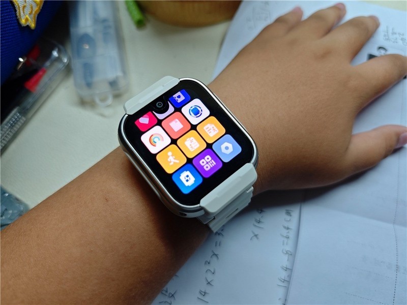 米兔儿童手表S1：智能成长伙伴，守护未来的探索者