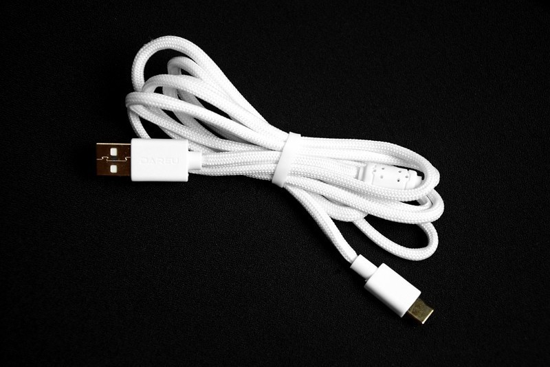 88g、无线三模、磁吸充电底座，达尔优A950，机甲爱好者的新玩具