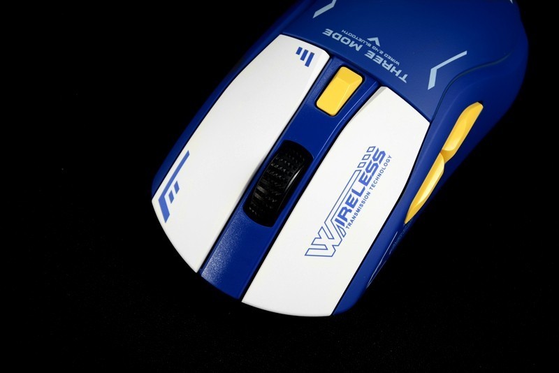 88g、无线三模、磁吸充电底座，达尔优A950，机甲爱好者的新玩具