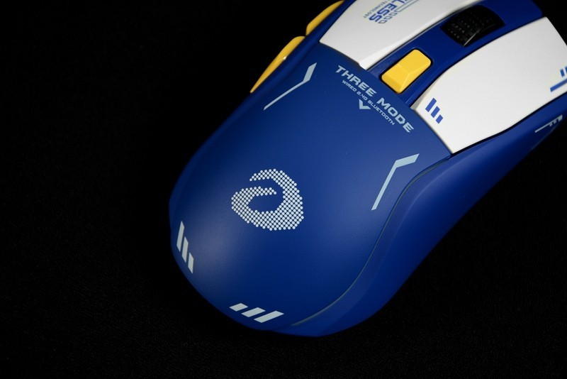 88g、无线三模、磁吸充电底座，达尔优A950，机甲爱好者的新玩具