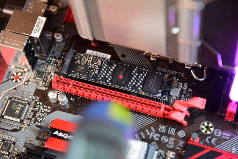 从性能到温度！树立长江存储新标准，宏碁掠夺者GM7全方面评测！