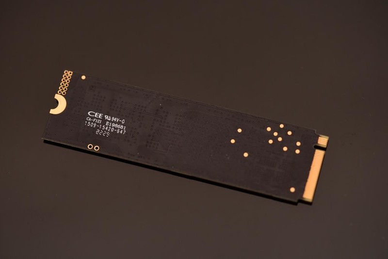 从性能到温度！树立长江存储新标准，宏碁掠夺者GM7全方面评测！