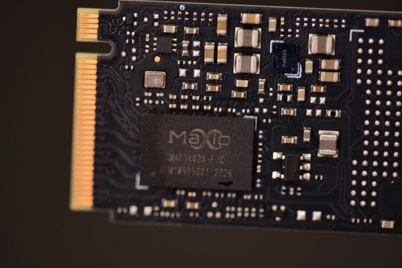 从性能到温度！树立长江存储新标准，宏碁掠夺者GM7全方面评测！