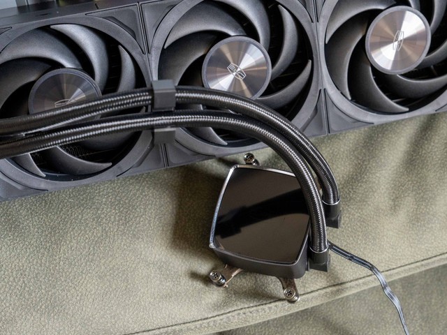 八年质保，一个顶两，超频三银翼DT360水冷首发测评