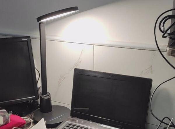 护眼灯哪个牌子更好更专业耐用？接近“零差评”的护眼灯品牌排行