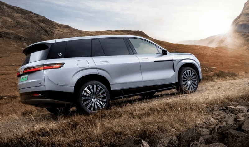 鱼钩测试进入超高速时代，腾势N9以160km/h重新定义安全标杆