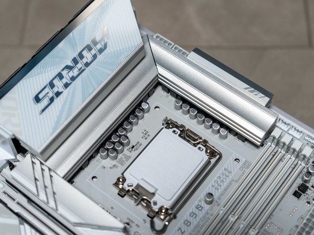 游戏帧数一键暴涨，英特尔IPO体验分享