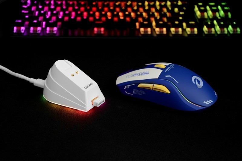 88g、无线三模、磁吸充电底座，达尔优A950，机甲爱好者的新玩具