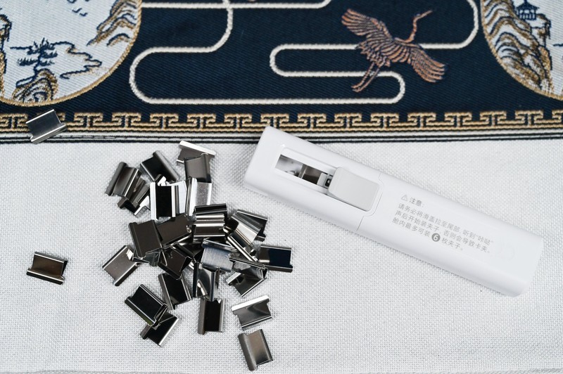 文件装订的好装备，一推就搞定，米家咔咔爽推夹器上手