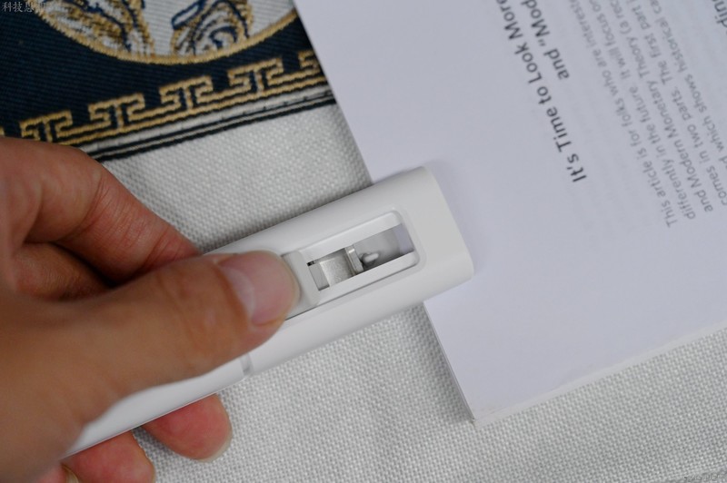 文件装订的好装备，一推就搞定，米家咔咔爽推夹器上手