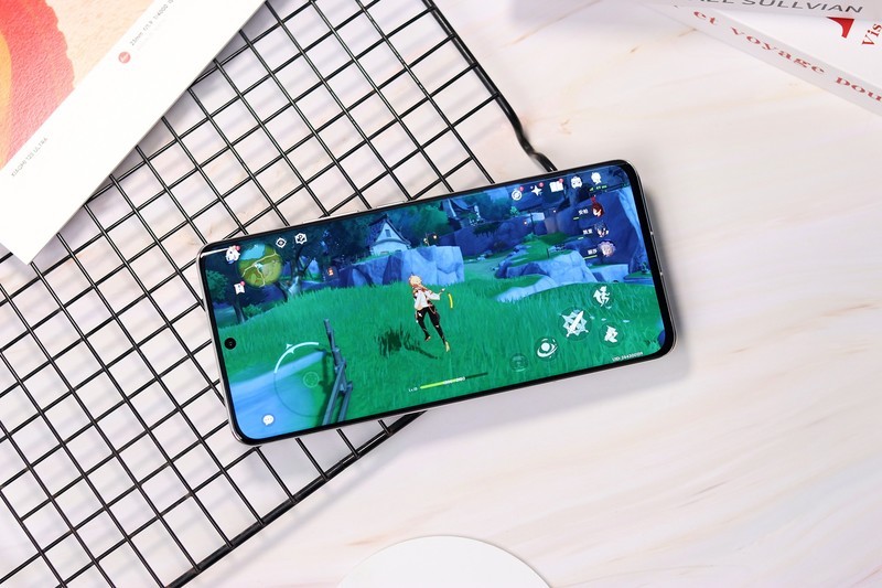 小米13对标iPhone14被嘲笑？上手体验找答案，雷军没有吹牛