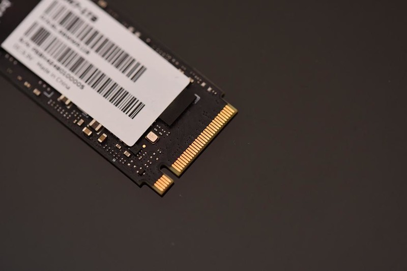 从性能到温度！树立长江存储新标准，宏碁掠夺者GM7全方面评测！