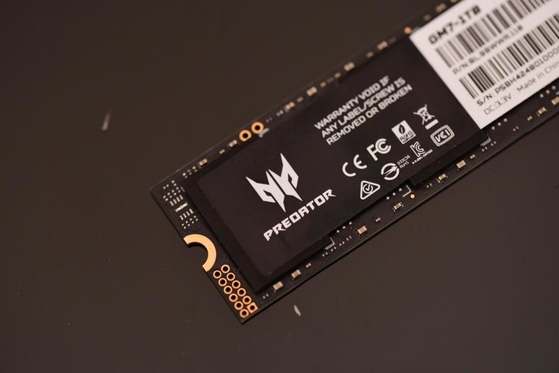 从性能到温度！树立长江存储新标准，宏碁掠夺者GM7全方面评测！