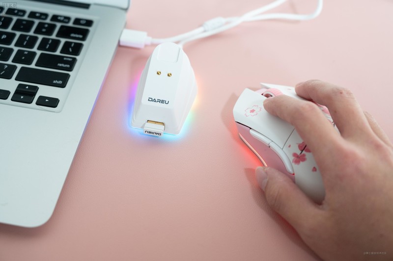 工作中配上一款好看的鼠标，确实会让人心情愉悦