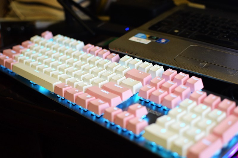 自主银轴防尘防水 雷柏V530防水背光游戏机械键盘