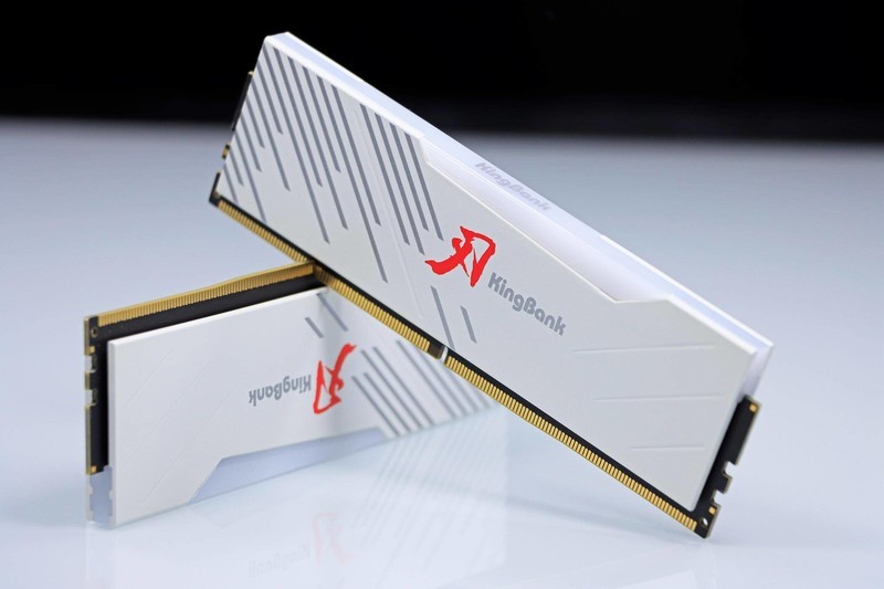 金百达 白刃 DDR5 6800 24G*2 RGB 搭配 AMD 8700G 怎么样？