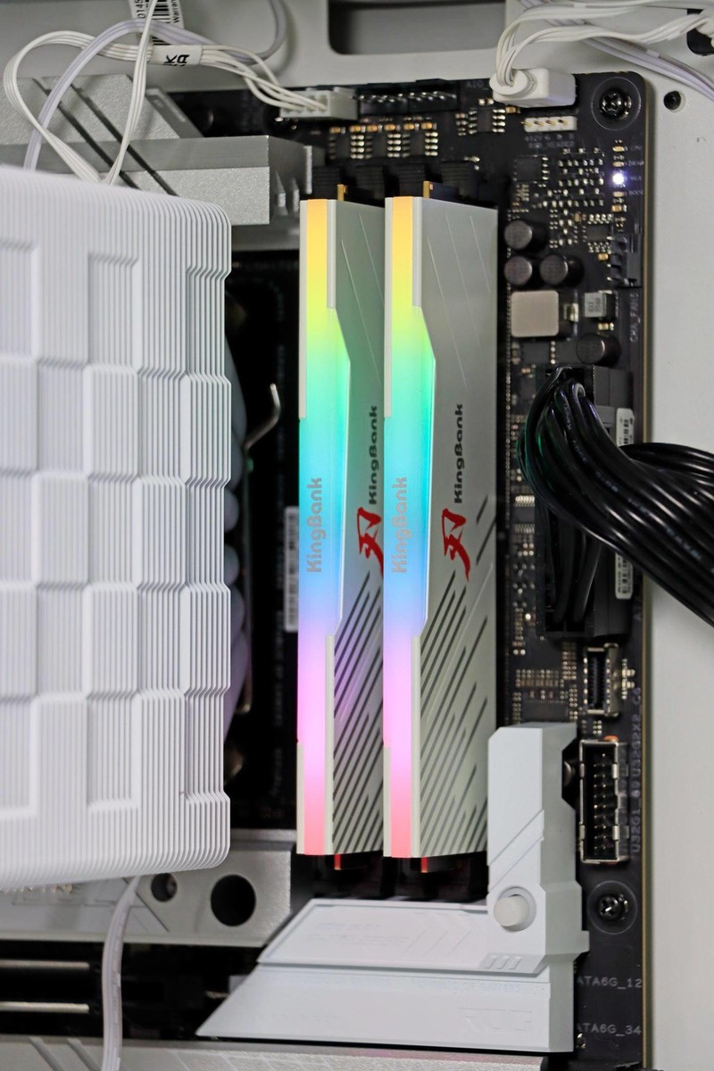 金百达 白刃 DDR5 6800 24G*2 RGB 搭配 AMD 8700G 怎么样？