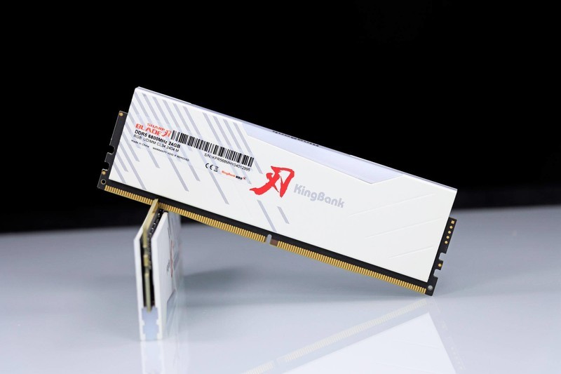 金百达 白刃 DDR5 6800 24G*2 RGB 搭配 AMD 8700G 怎么样？