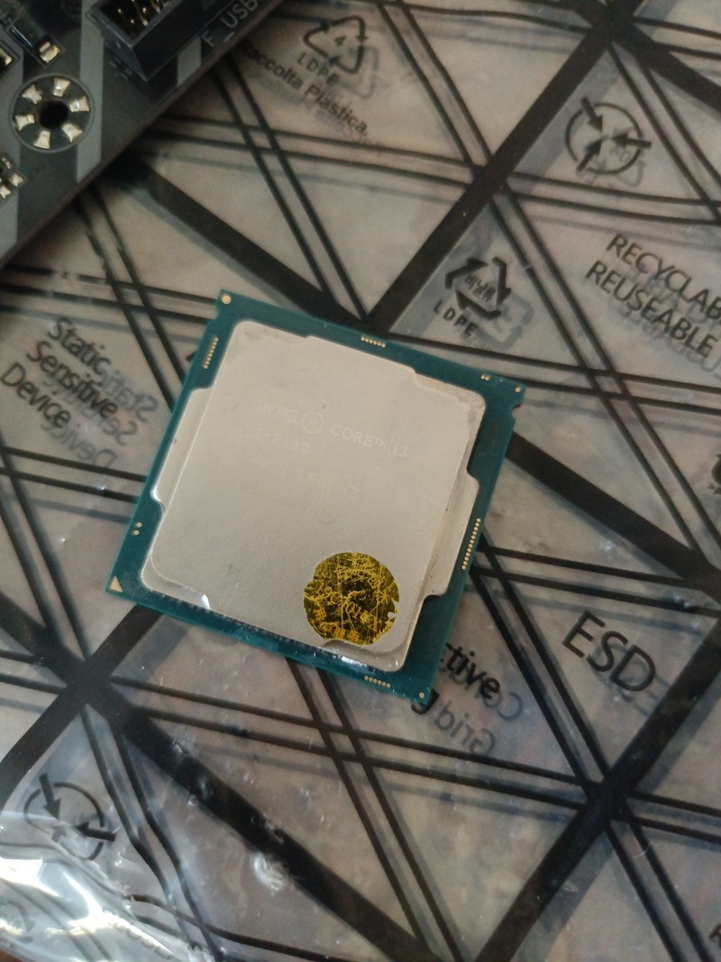 卖了i3 8100，被塞给我一对ddr3